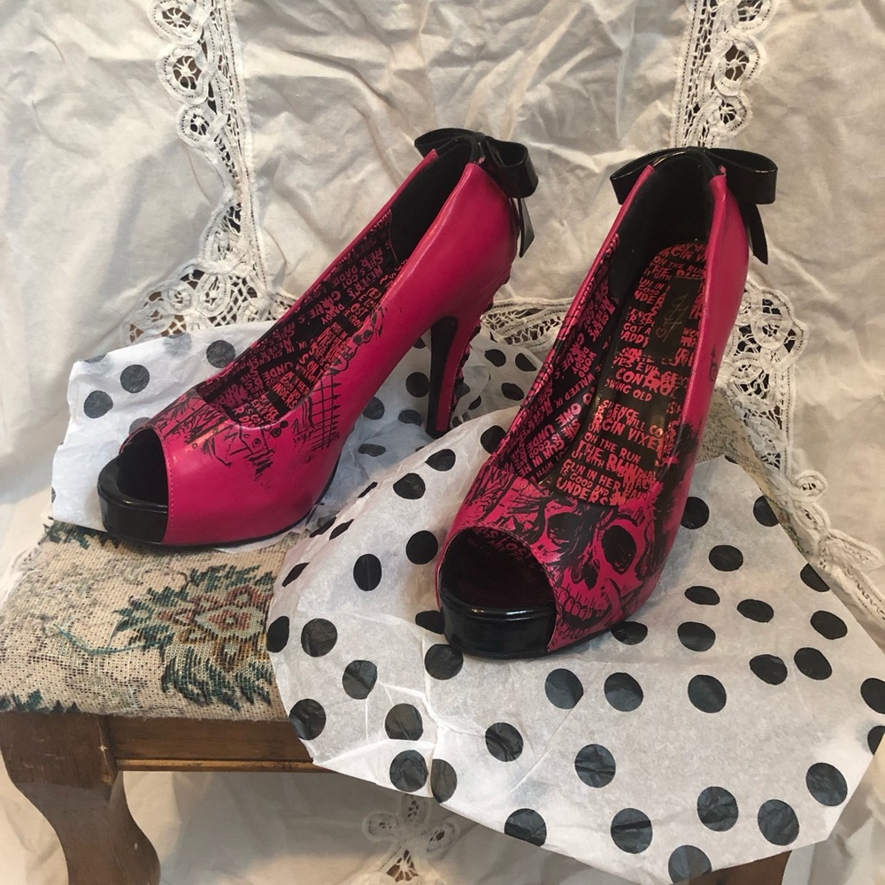 Corset back bow hot pink peep toe pump heels size 10 Used with box Iron Fist